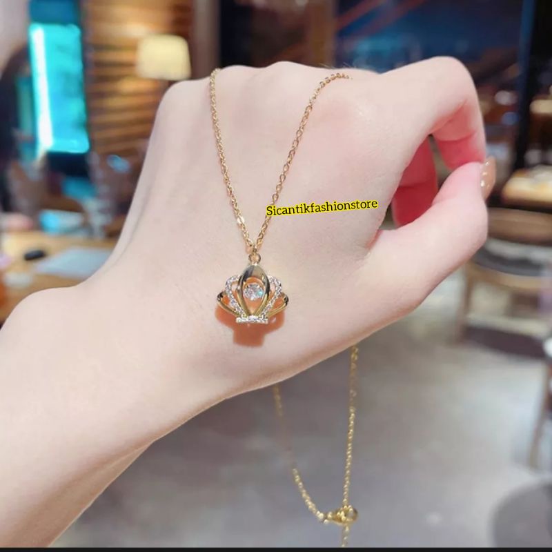 Kalung Titanium Liontin Queen Gold Terbaru Anti Karat selamanya Kalung Wanita Queen Kekinian Mewah Fashion Wanita