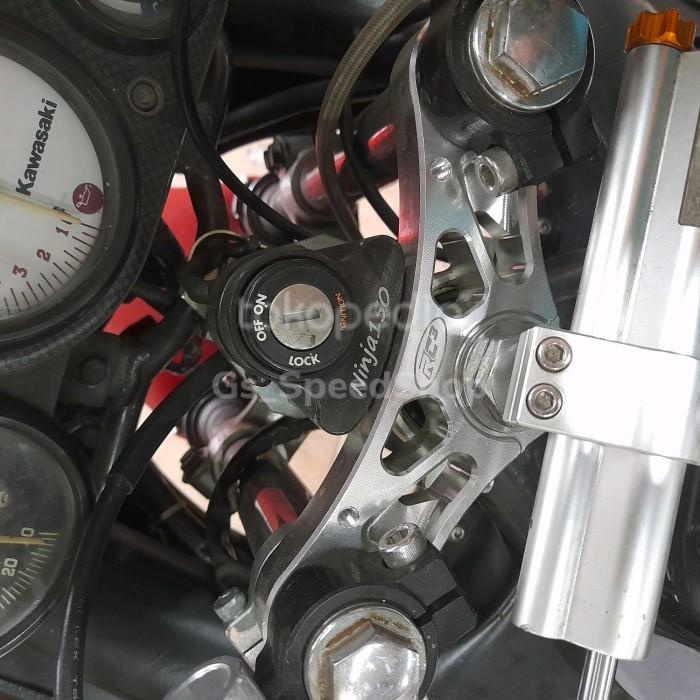 Triple Clamp Segitiga atas RC3 Ninja 150 RR Full CNC