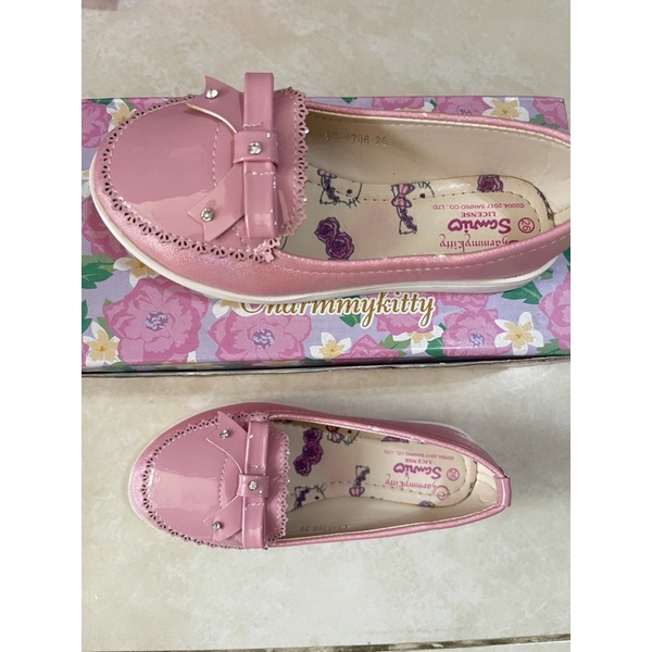 Sepatu sanrio hello kitty