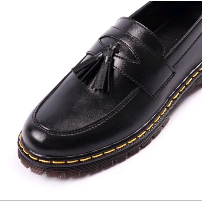 sepatu martens loafers pria dan wanita unisex sepatu dokmart casual sepatu ventage formal sepatu terlaristo sepatu pendek