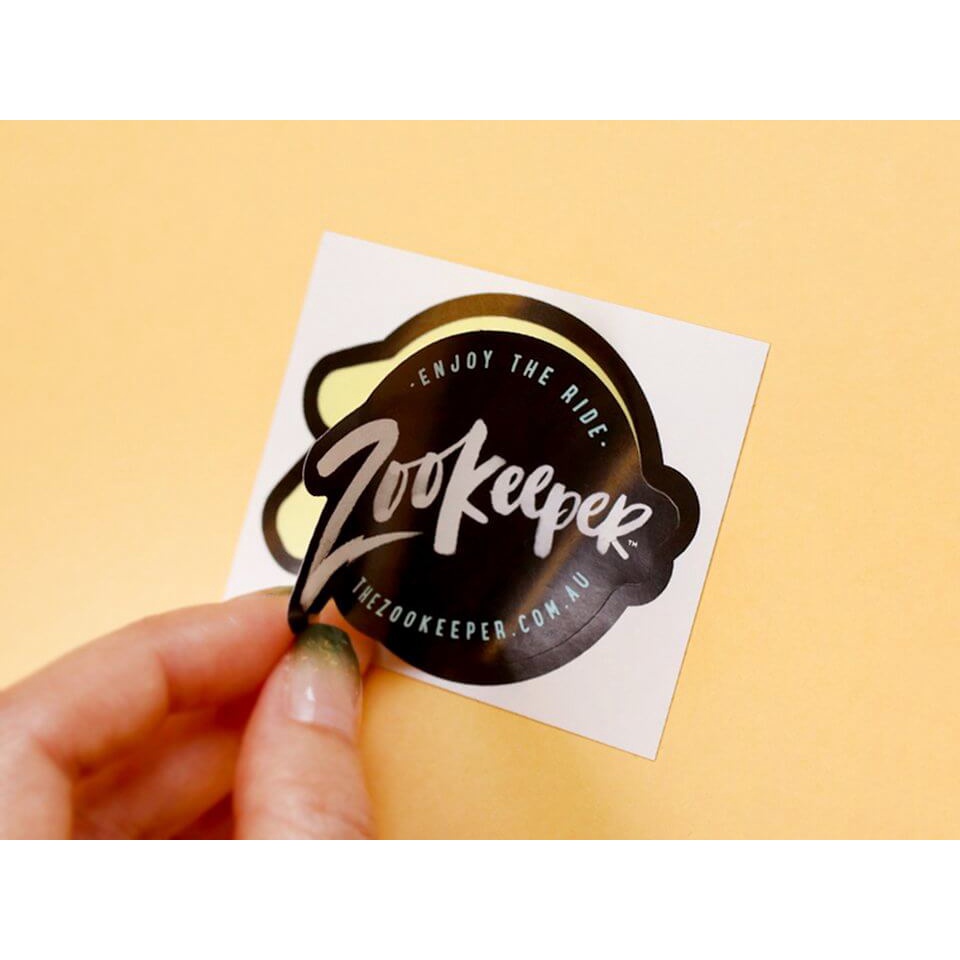 

Cetak Stiker Vinyl Custom | Print Sticker Label Vinyl Anti Air Ukuran Label Potong Bulat / Kotak