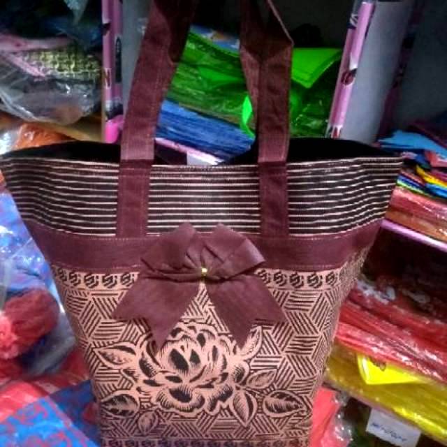 (1Lusin = 12 pcs) Tas hajatan batik mewah promo uk 22