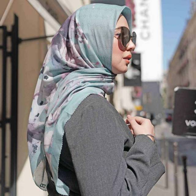 Buttonscarves Le Fleur Square