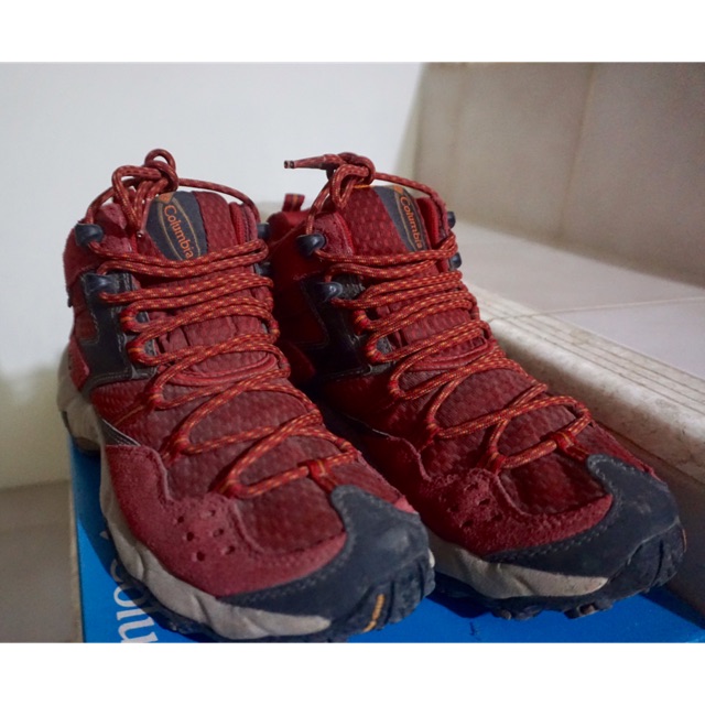 Preloved sepatu hiking Columbia