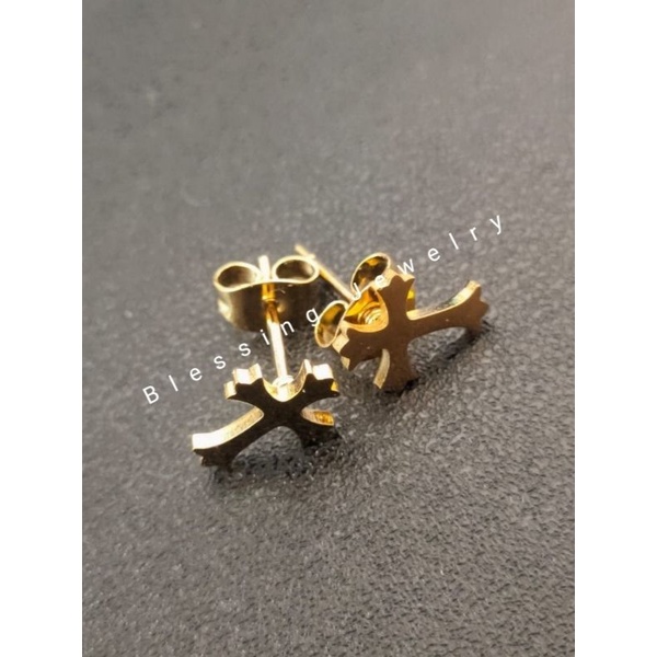 Anting Tusuk Salib Titanium Wanita