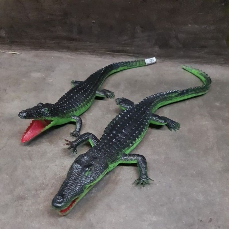 MAINAN BUAYA KARET PENCET BUNYI