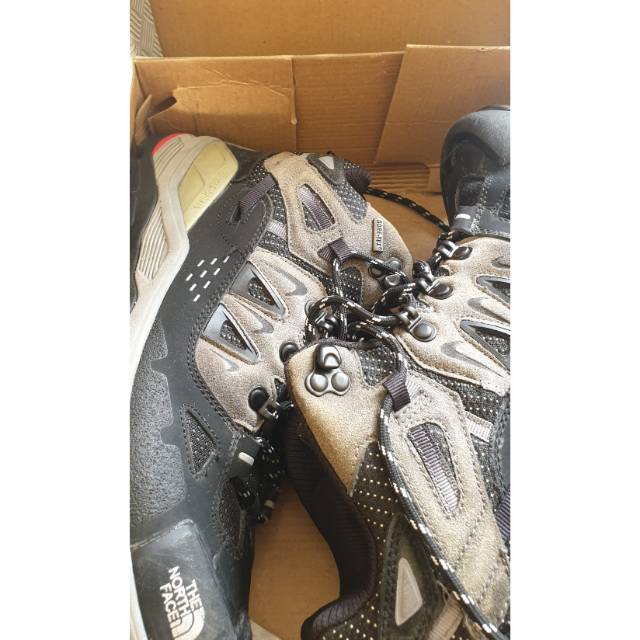 Sepatu The North Face cedar mesa Gore-tex ex display Bonus kaos kaki hitam tebal