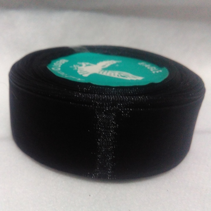 

Pita Organdi Biasa Hitam Ukuran 1 inch /2,5cm Per Roll