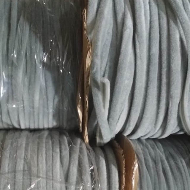 Mohair abu abu besar