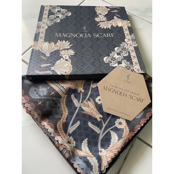 Preloved wearing klamby magnolia scarf