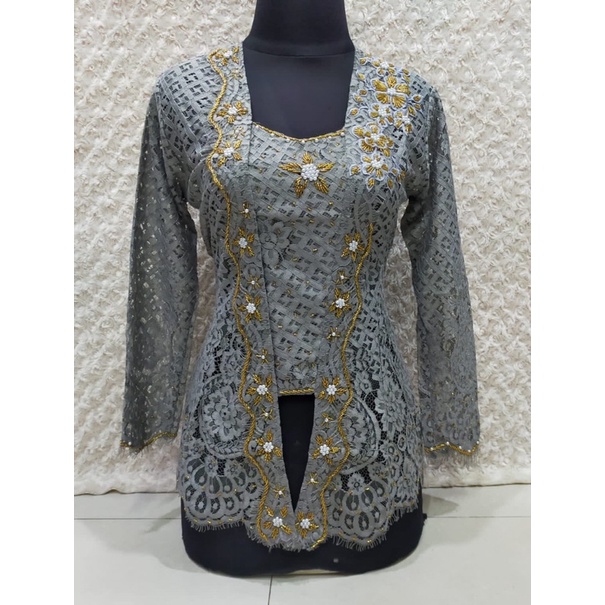 KEBAYA BROKAT PAYET/KEBAYA BALI