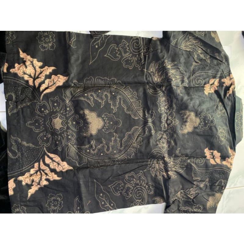 MAHKOTA DASAR HITAM NGUDI RAHAYU KEMEJA BAJU BATIK PRIA SOLO LENGAN PENDEK FULL FURING KATUN HALUS SUKET SEGORO GITARJA JAYANEGARA PERWIRA MAHESA RAJASWA ASTAGUNA NATANEGARA GURDO IJO KENCONO UNGU ARIESWARA GINANDRA PEKSI NAVY SELING BABON ANGKREM VIJAY 2