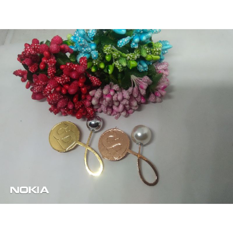 new brooch buttonscarves  signature pearl