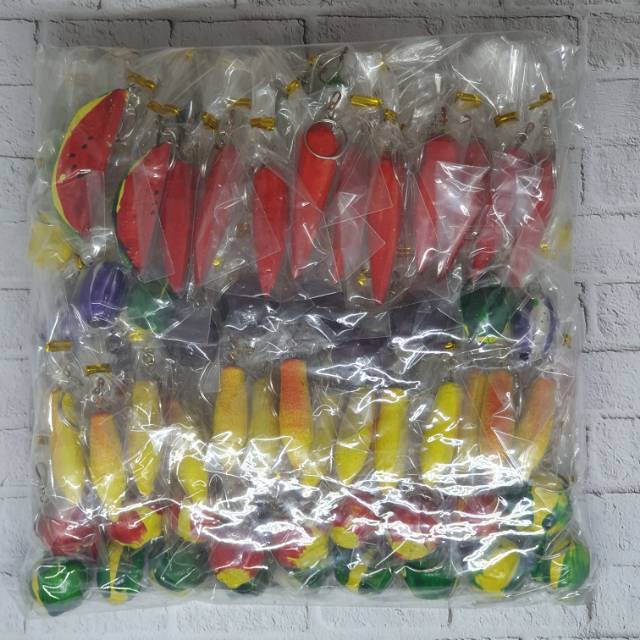  SOUVENIR  PERNIKAHAN GANTUNGAN  KUNCI KAYU  MOTIF BUAH 