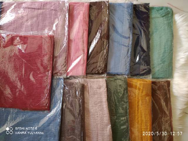 PASMINA CRINKLE/ PASMINA NEGRO/ PASMINA KUSUT CROWL BISA COD 1KG MUAT 10PC