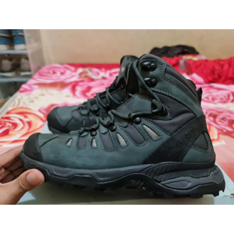 Sepatu Gunung Arei Valiant