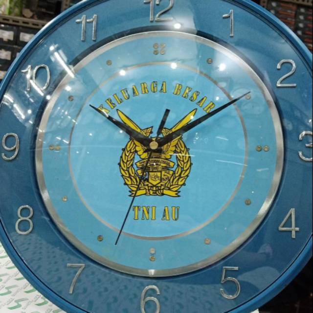 Jam dinding logo TNI AU