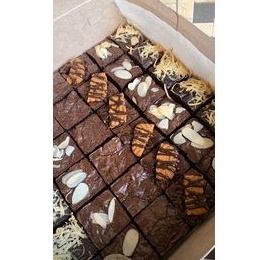 

FUDGY BROWNIES 22x22 ( isi 36 pcs)