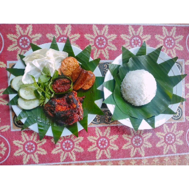 

Ikan nila bakar dan ayam bakar