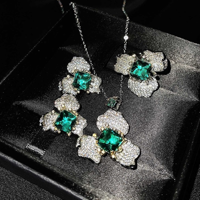 Dignified Generous Style Fashion Green Moissanite Jewelry Set