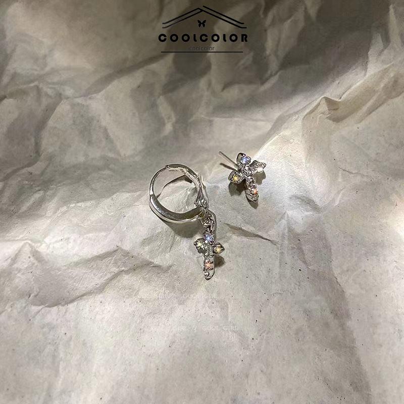 COD❤️ 1Sepasang Anting Stud Asimetris Desain Salib Aksen Berlian Kilau Impor Fashion Korea Aksesoris Wanita