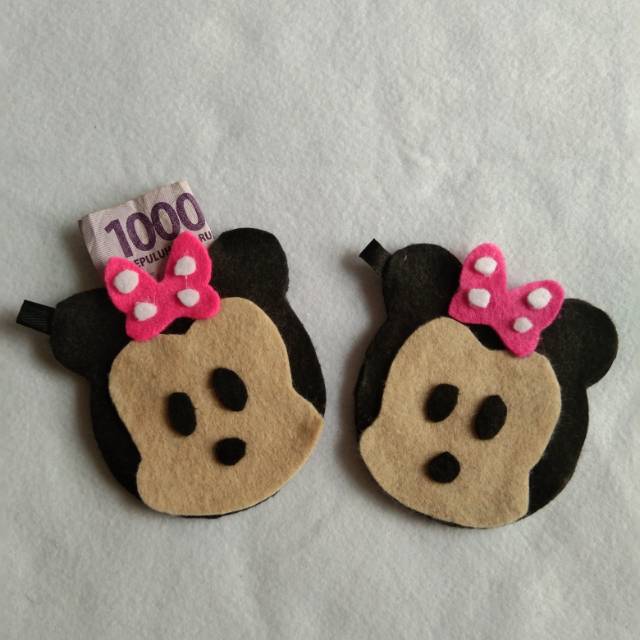 

Ampau karakter lucu / amplop karakter tsum tsum / amplop flanel / angpau lebaran