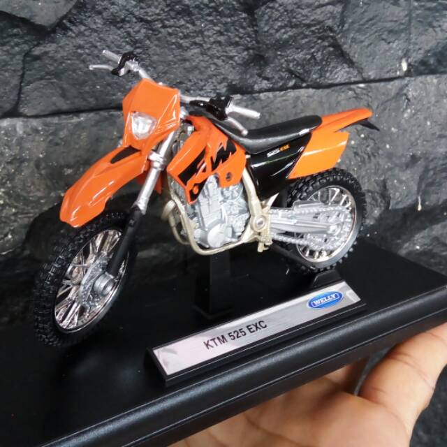 Diecast miniatur motor TRAIL KTM 525 EXC skala 1/18 welly