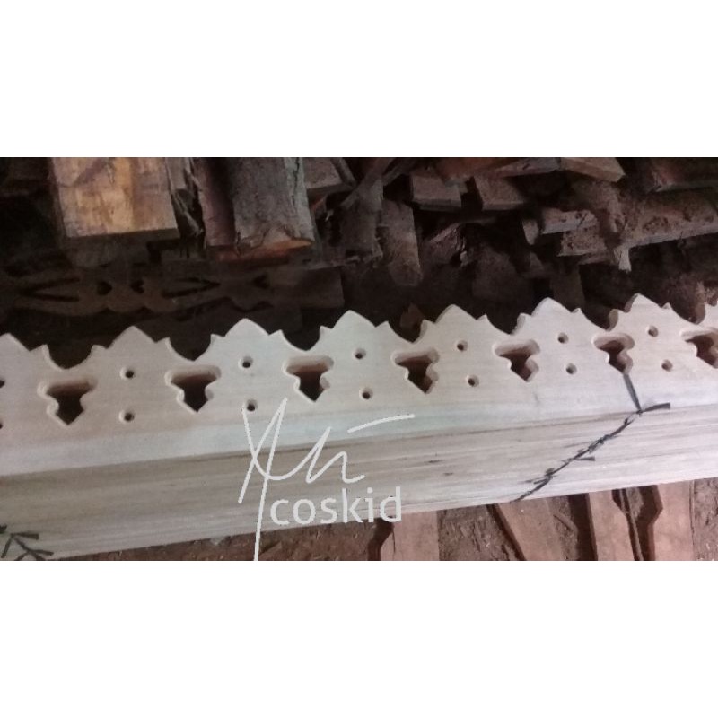 Lisplang motif Mahkota