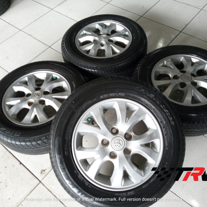 velg mobil second original Toyota kijang Innova Ring 15 ban 205 65 R15 camry ertiga