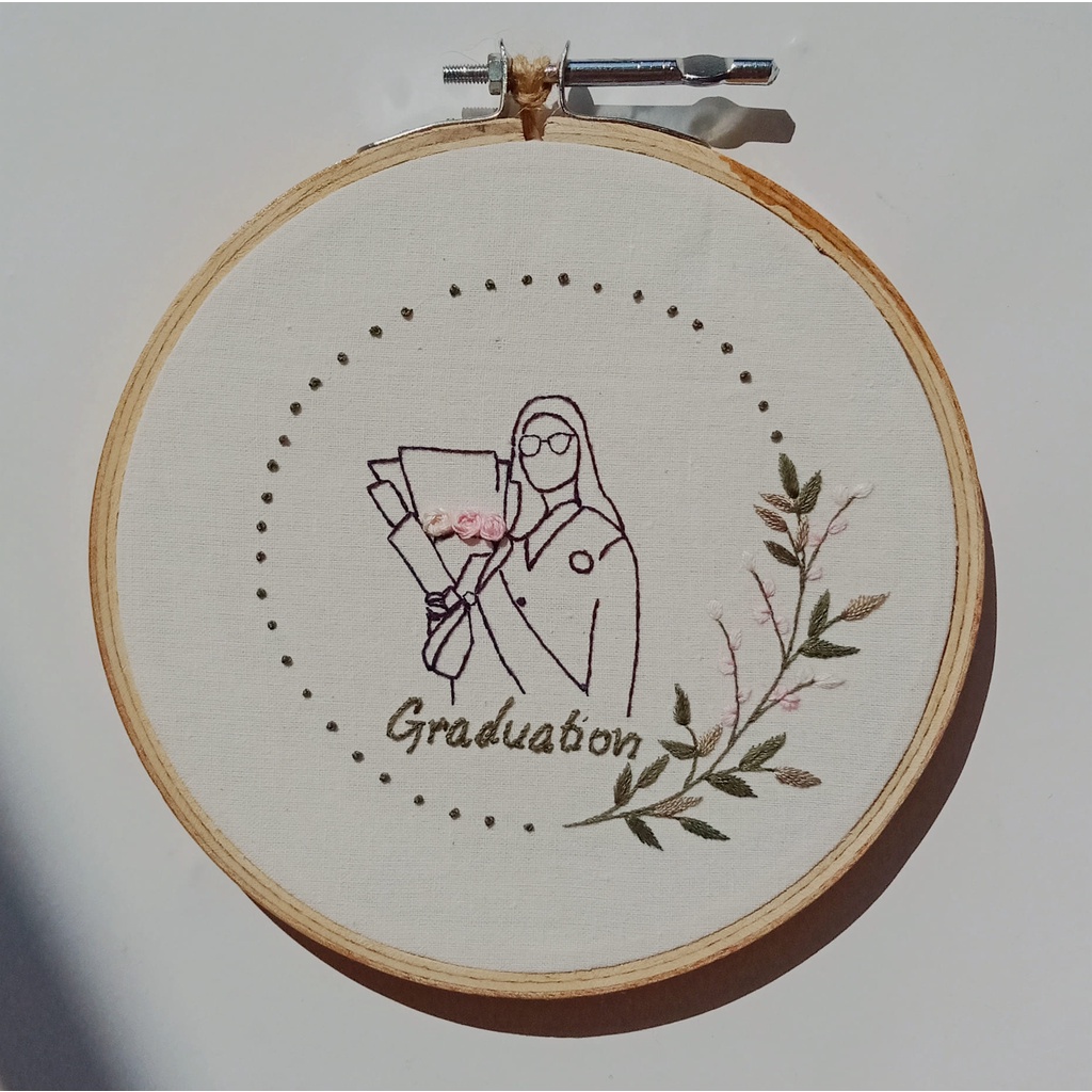 Embroidery Hoop Art - Hadiah Wisuda