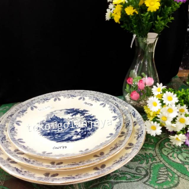 Piring keramik Biru Putih