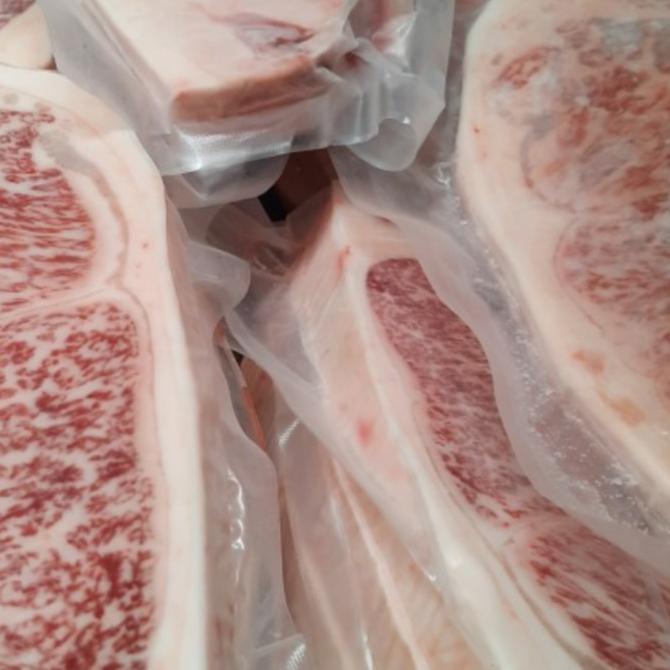 

Kobe beef wagyu A5 Japanes serloin 4 persen