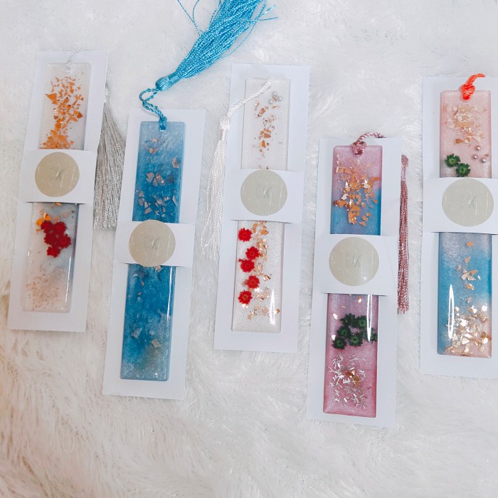 

Promo Bookmark Pembatas Buku Resin Art Cantik Shopakholic Terlaris