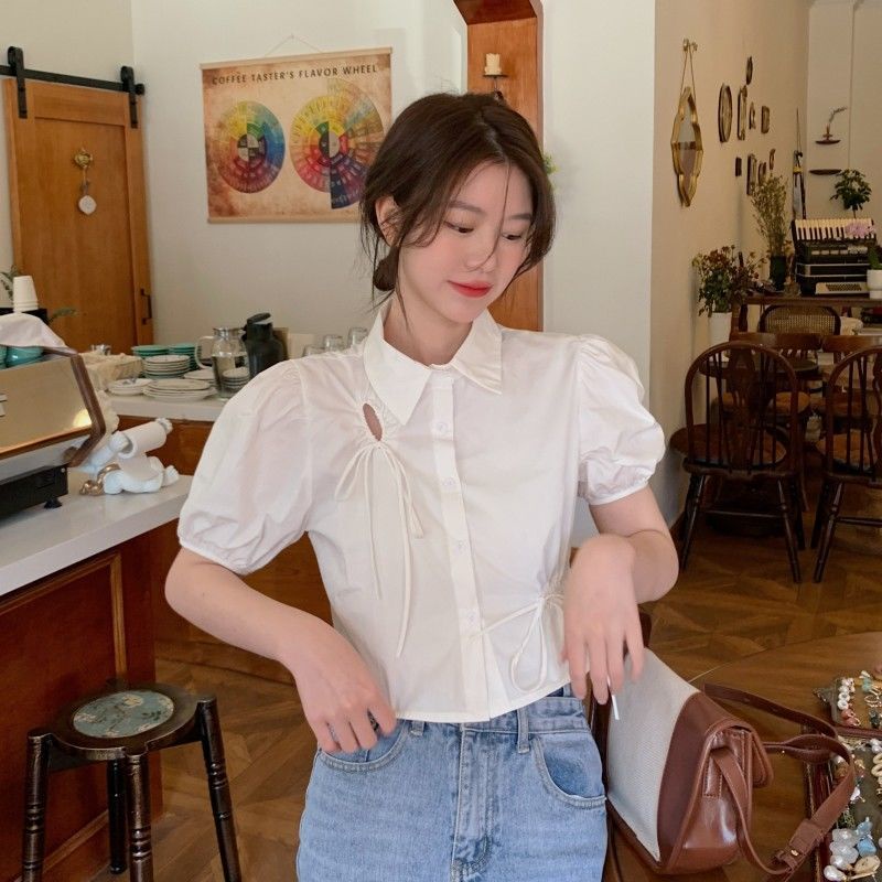 Yufei Baru Musim Panas Pendek Lengan Kepulan Desain Kemeja Hati-hati Mesin Serut Hollow Lapel Kemeja