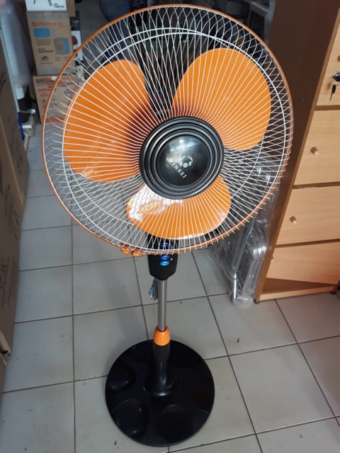 Kipas Angin Rinrei 16”