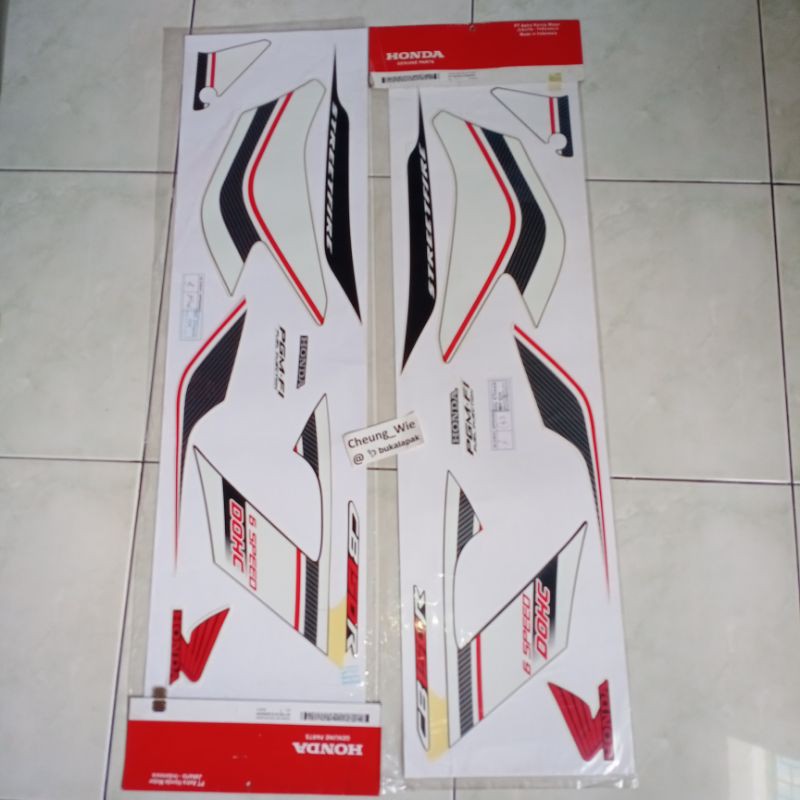 lis body striping stiker old CB150R 2015 Hitam Putih ori AHM 871X0K15940ZCL & 871X0K15940ZCR
