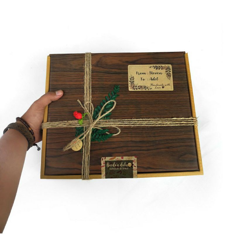 

Gift Box / Kotak Kado / Packaging Hadiah / Hampers Box / Unik Goni Aestetic