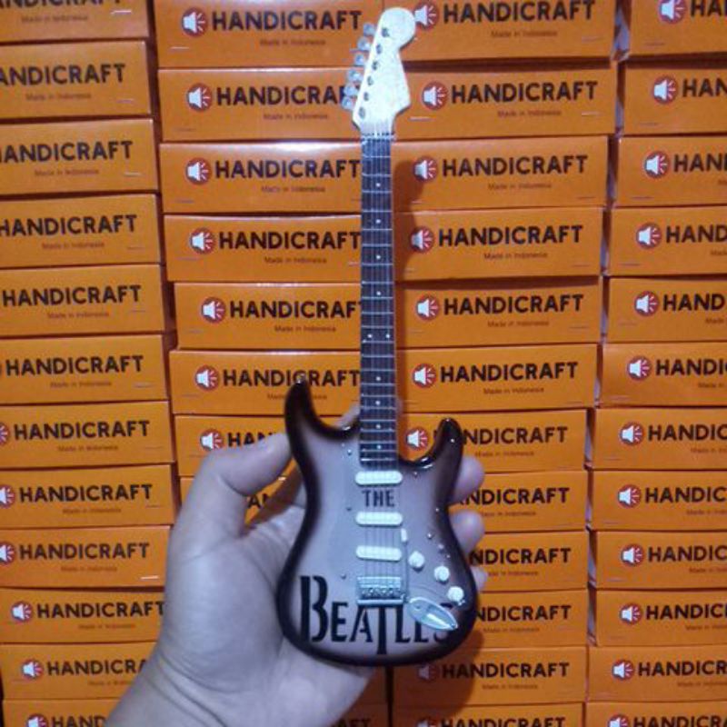 fender stratocaster The beatles pink