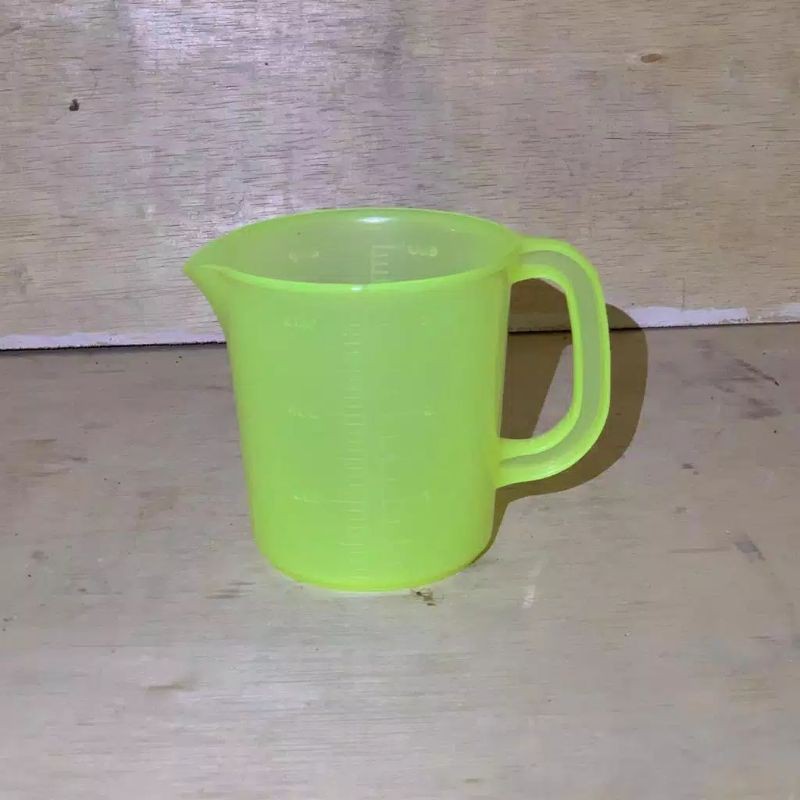 Gelas Mug Cangkir Takar Plastik 600ml 822