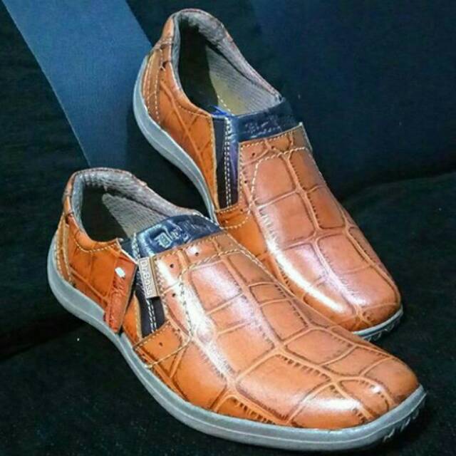 Sepatu Dr.BOSS casual kulit, pria harga pengrajin