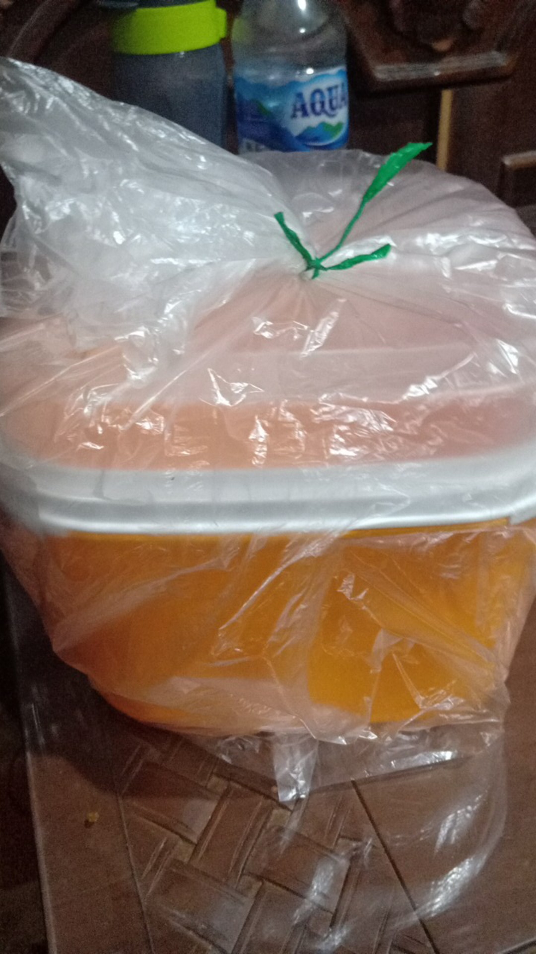 #wadah Kue Atau Tempat Penyimpanan Botol Susu.signature Line Rectangle 2,6l Airtight Container