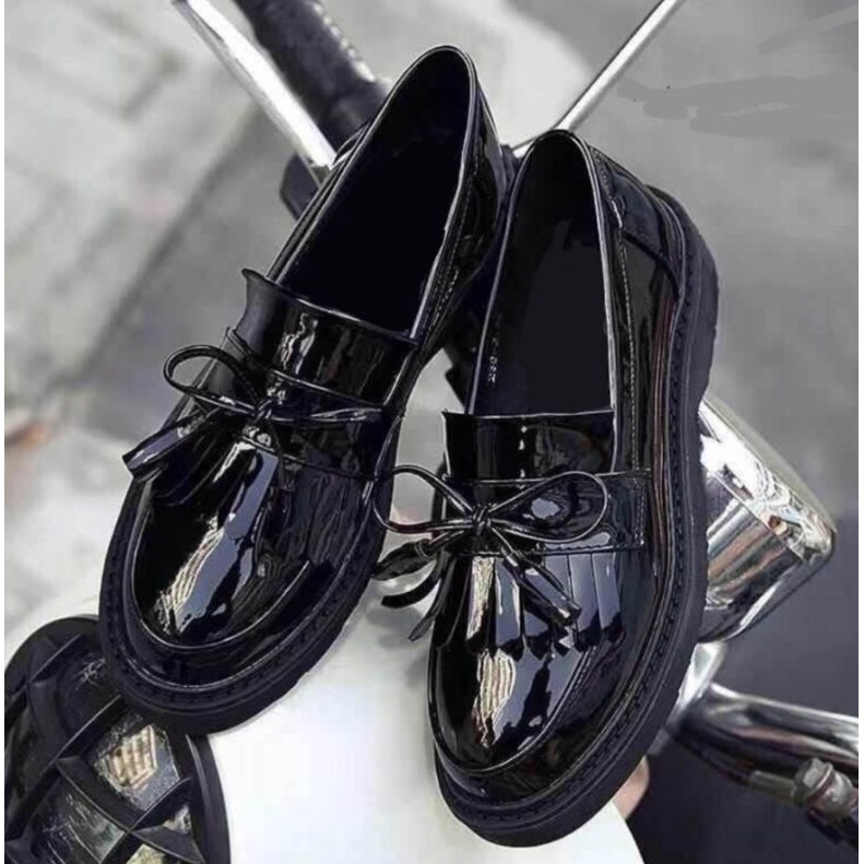 Sepatu Docmart Wanita Korea Hitam / Sepatu Loafers Wanita Terbaru / Sepatu Flat Wanita Kekinian / Bisa Cod