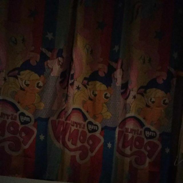 Gorden Pintu Karakter Anak