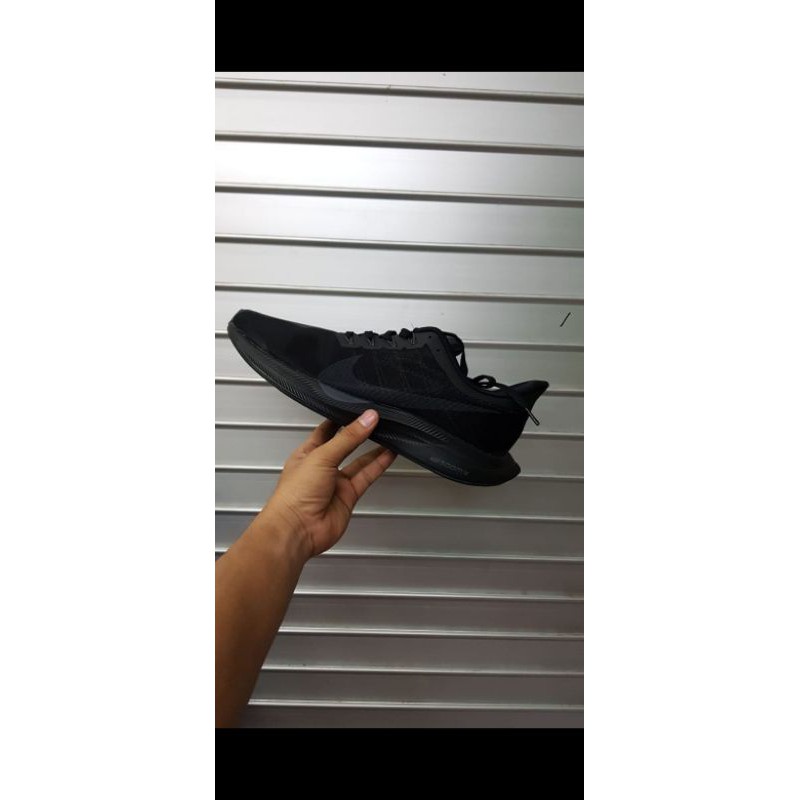 sepatu Nike zoom hitam