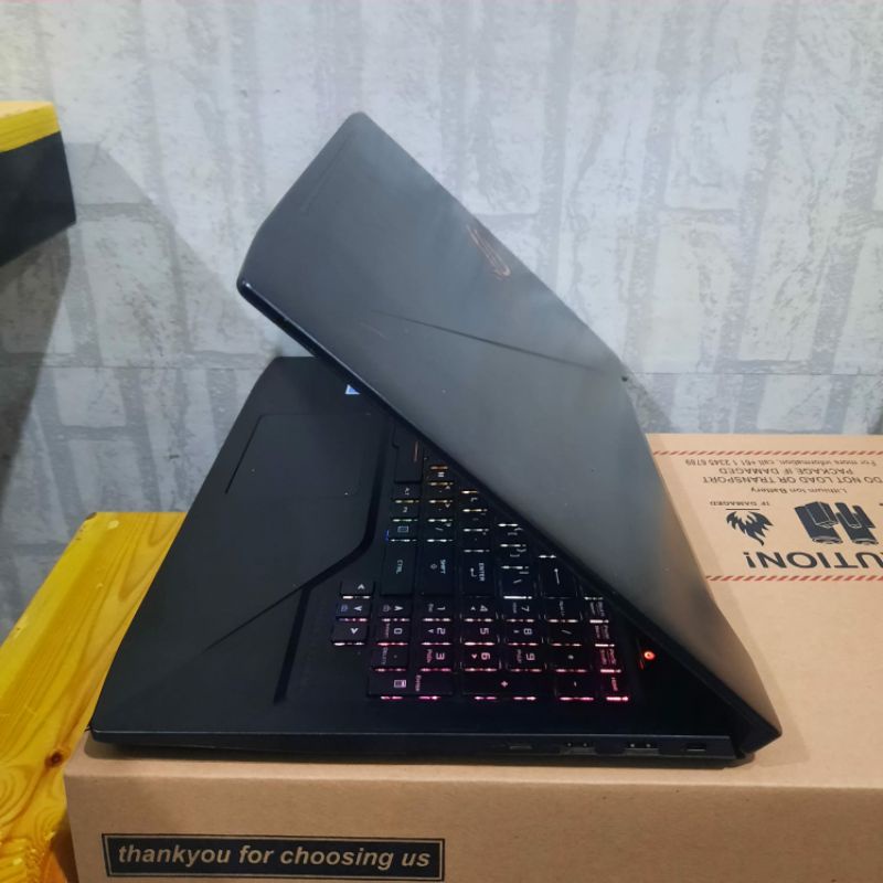 Laptop Gaming ASUS ROG STRIK GL503VD Cor i7-7700HQ Ram 16Gb SSD 128GB+HDD 1TB Nvdia GTX1050