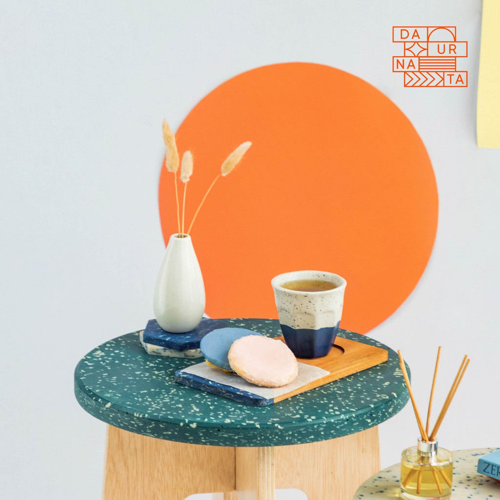 

Dekornata Stool Unik Kaki Kayu Material Daur Ulang / Rehat Stool / Daurnata