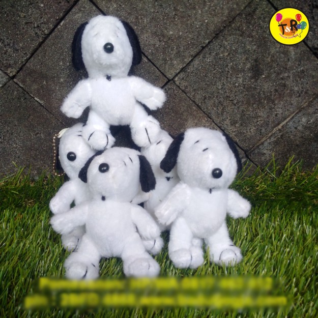 Boneka Gantungan Kunci Karakter Snoopy