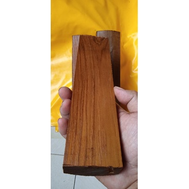 kayu jati berbentuk cembung, buat sarung pisau dll