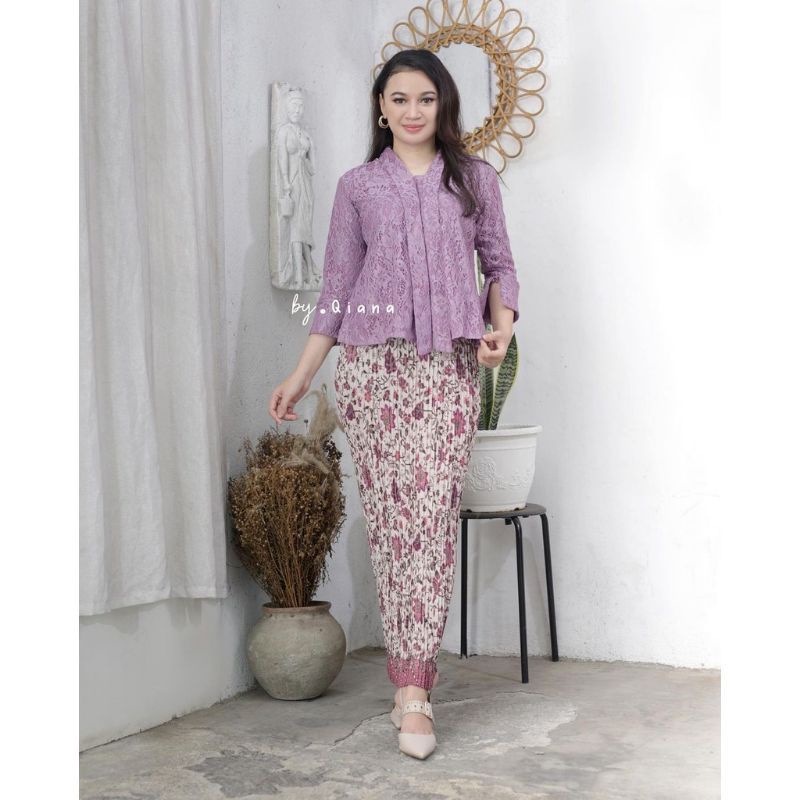 IndahKebaya | SETELAN KEBAYA QIANA LD 125  / KEBAYA JUMBO FLOY BUSUI BROKAT / KEBAYA KUTUBARU  BRUKAT / KEBAYA ENCIM KARTINI NATAL ACARA PESTA WISUDA KONDANGAN / ONE SET KEBAYA ROK PLISKET JUMBO / HITAM DUSTY PUTIH GOLD MOCCA  NAVY MAROON SILVER LAVENDER