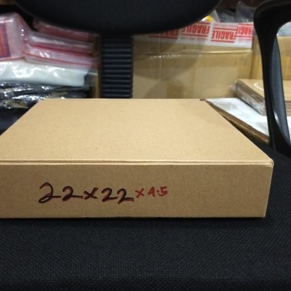 

✿ Box pizza karton UK 22x22 tinggi 4,5 ✸